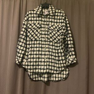 Kohls Juniors’ SO Plaid Oversized Button Up Shacket Size Small.